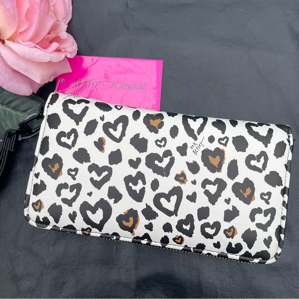 BETSEY JOHNSON Wallet Wristlet With CC Slots Zipper Closure